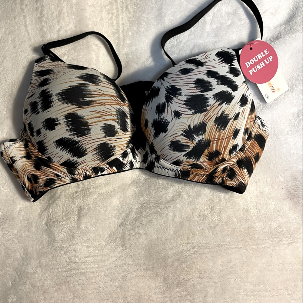 This is a Emily Johnson 32 B Double Push Up Bra . Brand New!